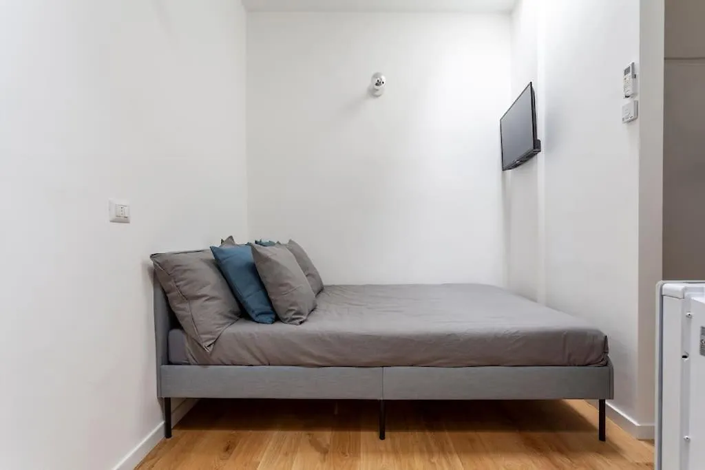 City Centre Navigli- Studio Milan Apartment